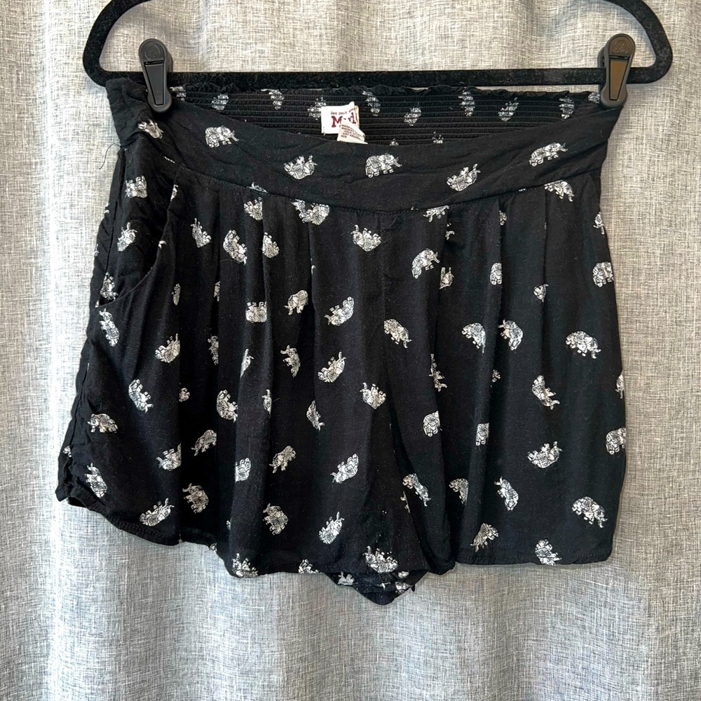 Women's Mudd Shorts large